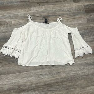 🦄5/25 Could Shoulder Flowy Lace Top